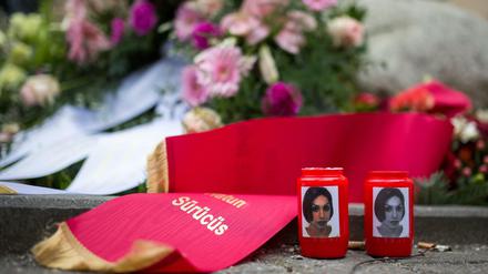 Am 7. Februar 2005 fiel Hatun Sürücü einem so genannten "Ehrenmord" zum Opfer. Die Aufnahme entstand am Gedenkstein anlässlich des zehnten Todestages. 