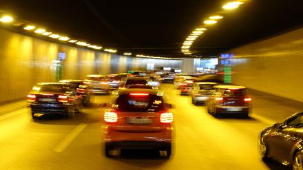 Licht nicht nur am Ende: Eine Szene aus einem Tunnel der Berliner Stadtautobahn A100.
