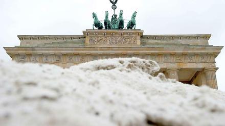 Stadt im Schnee: Der Niederschlag sorgt für Probleme.