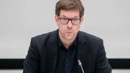 Innenstaatssekretär Christian Hochgrebe (SPD) äußerte sich am Montag zu Verbindungen von Burschenschaftlern und Rechtsextremen.
