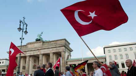 Mehrere türkische Verbände haben in der vergangenen Woche gegen die Armenien-Resolution demonstriert.