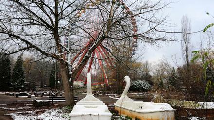 Neuer Dreh an der Spree: In den jetzt noch winterlich verschneiten Spreepark in Berlin-Plänterwald soll schon bald neues Leben einziehen.