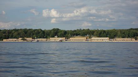 Berliner Mythos: Das Strandbad Wannsee, Blick von der gegenüberliegenden Uferseite