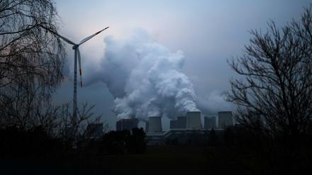 Zwei von sechs Blöcken des Kraftwerks in der Lausitz sind bereits stillgelegt, der nächste soll 2025 folgen.