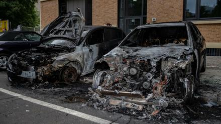 Ausgebrannte Autos stehen an der Guerickestraße in Charlottenburg im Juli 2019 (Symbolbild).