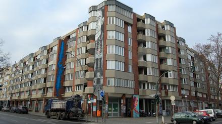 Die mehr als 150 Wohnungen dieses Gebäudes in Schöneberg sind seit Tagen ungeheizt. Auch darüber hinaus gibt es Probleme.