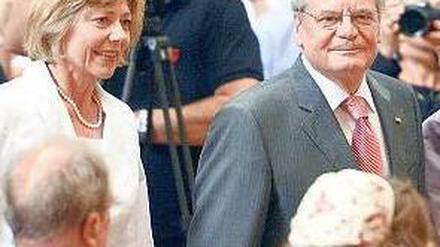 Im Dom. Bundespräsident Joachim Gauck und Daniela Schadt. Foto: dpa