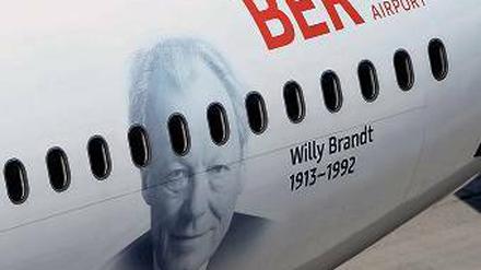 Der geht in die Luft. Dieser Easyjet-Airbus „Willy Brandt“ sollte am 3. Juni 2012 als erste Maschine auf dem BER landen – sollte! 