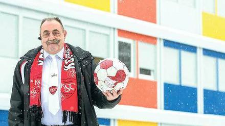 Einfach anpacken. Bernd-Dieter Neumann ist nicht nur Ex-Fußballer, Ex-Schiedsrichter, Trainer und Vizepräsident, sondern auch der Integrationsbeauftragte des Köpenicker SC. 