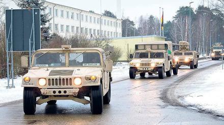 Auf der Durchfahrt: Die aktuelle Verlegung von Material und Fahrzeugen der US-Armee durch Deutschland Richtung Osten hat konträre Reaktionen ausgelöst.