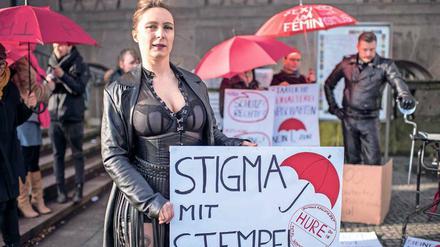 Am 8. Dezember dieses Jahres demonstrierten Berliner Sexarbeiter vor dem Rathaus Schöneberg gegen ihre Zwangsregistrierung.