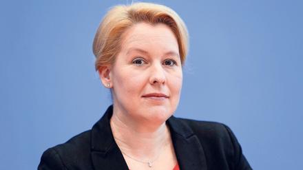 Giffey gilt als Hoffnungsträgerin der SPD. Sie kam mit blendender Laune zur Klausur der Berliner Fraktion in Nürnberg.