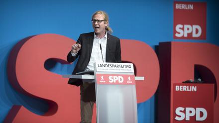 Kevin Hönicke auf dem Landesparteitag der Berliner SPD. 