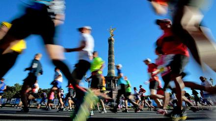 Jetzt aber schnell - wenn es noch für eine Medaille reichen soll. Die nämlich gab es beim Berlin-Marathon nicht für alle Läufer.