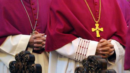 Über Jahrzehnte ist sexueller Missbrauch in der katholischen Kirche vertuscht worden. (Symbolbild)