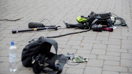 Das Kamerateam der „heute show“ wurde am Rande einer Demonstration am 1. Mai in Berlin von einer mehrköpfigen Personengruppe angegriffen.