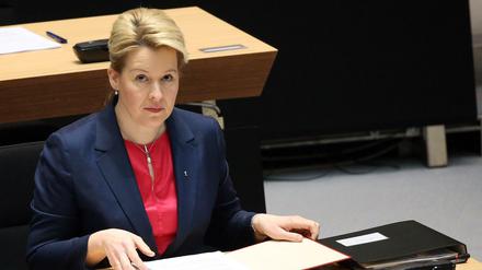 Baut für weiterhin steigende Infektionszahlen und Personalausfälle vor: Berlins Regierende Bürgermeisterin Franziska Giffey (SPD).