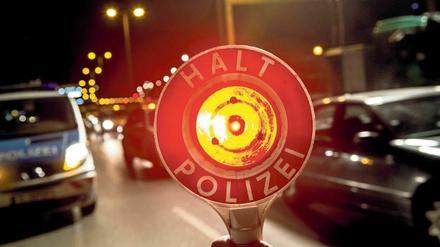 Polizei kontrolliert Autobahn-Raser (Symbolbild).