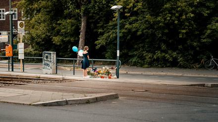 Nahe dieser Straßenbahnhaltestelle am Blockdammweg geriet die 13-jährige Ronja unter die Tram.