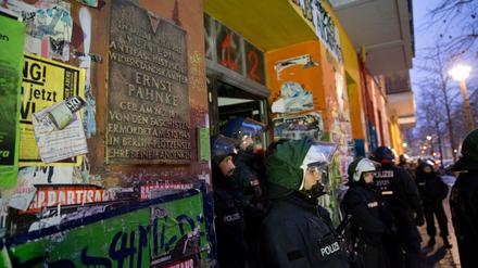 Die Berliner Polizei ist erneut zu einem Einsatz in der Rigaer Straße ausgerückt. 