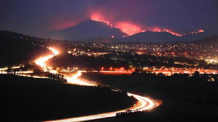 Ein Buschfeuer im Orroral Valley südlich von Canberra in Australien.