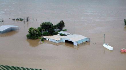 Die schweren Überschwemmungen haben in Australien mindestens eine Fläche von der Größe Deutschlands und Frankreichs bedeckt.