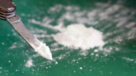 Kokain auf einer Messerspitze (Symbolfoto).