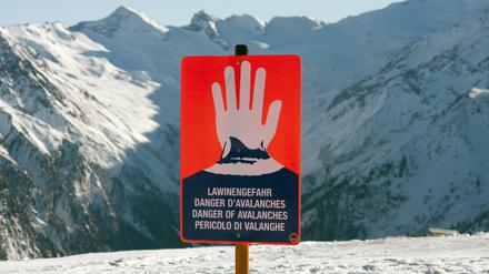 Warnschild im Skigebiet auf dem Wildkogel (Symbolbild)