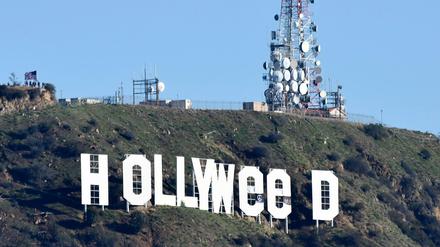 Aus "Hollywood" mach "Hollyweed". Unbekannte haben den weltberühmten Schriftzug verändert.