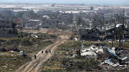 Spuren der Verwüstung nach dem Rückzug der israelischen Truppen aus Chan Junis im Gazastreifen.