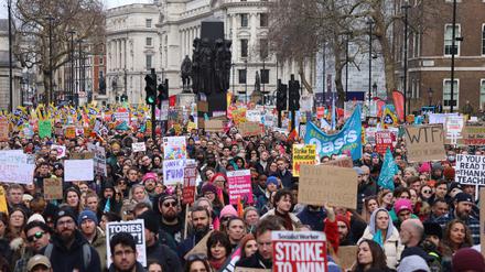 Anhaltende Tarifkonflikte führten in Großbritannien zu landesweiten Streiks am Mittwoch. 