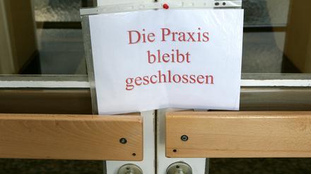 Wegen des Streiks könnten Arztpraxen in Potsdam geschlossen bleiben. (Symbolbild)