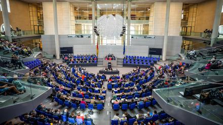 Juni 2023, Berlin: Sitzung des Bundestags mit der ersten Lesung zur Änderung des Gebäudeenergiegesetzes. Foto: Michael Kappeler/dpa +++ dpa-Bildfunk +++