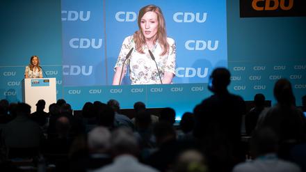 „Der Wettlauf um Positionierung im Rechtsaußen-Bereich - von der AfD über die sogenannte Werteunion bis hin zu Sahra Wagenknecht - ist zutiefst irritierend“, sagte Berlins CDU-Generalsekretärin Ottilie Klein.