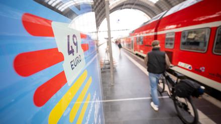 Seit Montag gilt bundesweit das 49 Euro teure Deutschlandticket im öffentlichen Personennahverkehr.