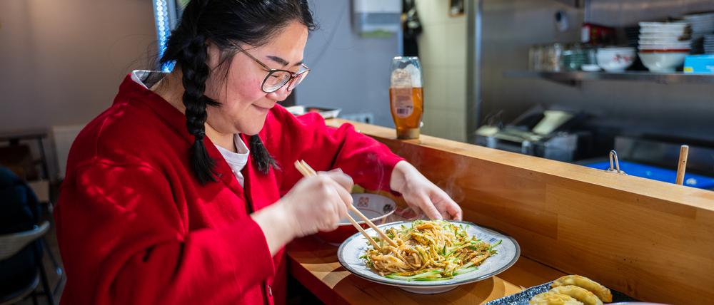 Instagram-Influencerin Sissi Chen bei „Noodle Freunde“ in der Leibnizstraße.