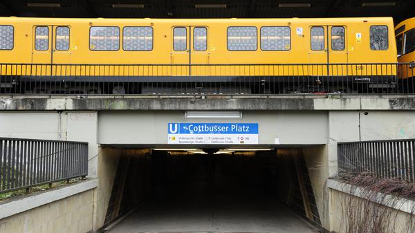 Die Rampen im U-Bahnhof Cottbusser Platz sind zu steil.