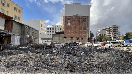  Bild 9: Blick auf die heutigen Überreste des Hotel Isias. Es wurde beim Erdbeben am 6. Februar 2023 in der Türkei zerstört. (Foto: Susanne Güsten)
Türkei0402
