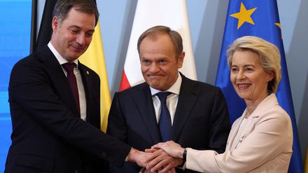 Der belgische Premier Alexander De Croo, Polens Regierungschef Donald Tusk und EU-Kommissionspräsidentin Ursula von der Leyen in Warschau. 