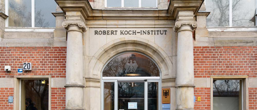 Das Hauptportal des Robert-Koch-Instituts in Berlin.