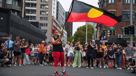 Demonstranten bei einer Kundgebung zur Abschaffung des „Australia Day“ in Sydney. 