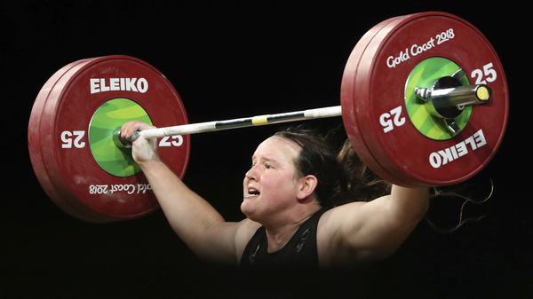 Die neuseeländische trans Gewichtheberin Laurel Hubbard nahm 2021 an Olympia teil.