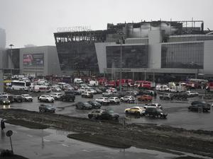Ein Blick auf das abgebrannte Veranstaltungszentrum Crocus City Hall nach einem Anschlag am westlichen Rand von Moskau. 
