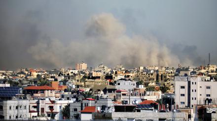 Rauchwolken über Chan Yunis im Gazastreifen. 