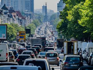 Der Berliner Kaiserdamm wird wieder komplett für den Verkehr freigegeben.