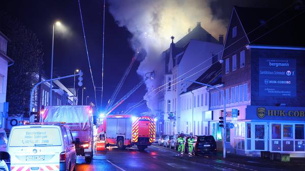 In den frühen Dienstagmorgenstunden kam es zu dem folgenschweren Brand in Solingen.