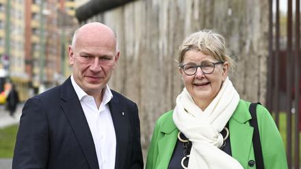 Kai Wegner (CDU), Regierender Bürgermeister von Berlin, und Marianne Birthler, ehemalige Bundesbeauftragte für die Unterlagen des Staatssicherheitsdienstes der ehemaligen DDR, kommen zu einer Pressekonferenz über das 35. Jubiläum des Mauerfalls am 9. November. 