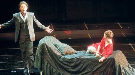 Ein Liebender, ein Rasender, traumwandlerisch sicher. Vittorio Grigolo als Alfredo in Götz Friedrichs Inszenierung. 