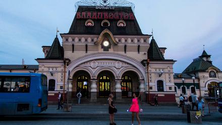 Der Bahnhof von Wladiwostok, der erste oder der letzte Halt auf der 9000 Kilometer langen Strecke der Transsibirischen Eisenbahn.