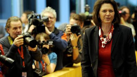 Verbraucherschutzministerin Ilse Aigner vor einer Pressekonferenz zum Dioxinskandal.
